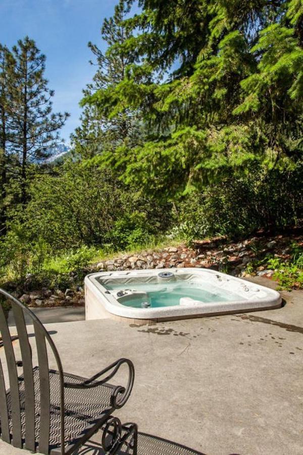 Snowgrass Lodge - River, Mountain Views & Hot Tub Leavenworth Exteriör bild