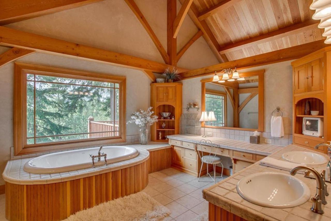 Snowgrass Lodge - River, Mountain Views & Hot Tub Leavenworth Exteriör bild
