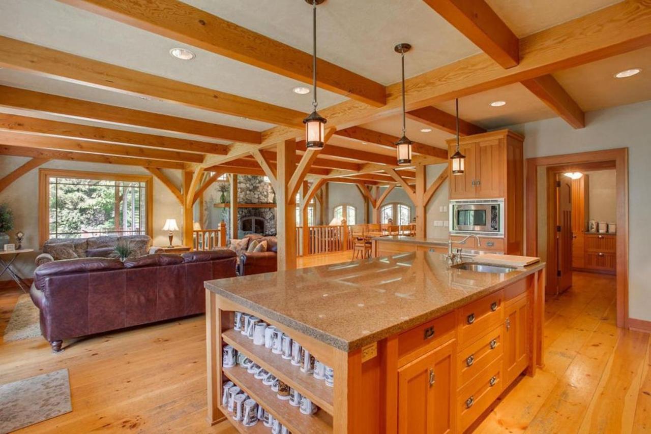 Snowgrass Lodge - River, Mountain Views & Hot Tub Leavenworth Exteriör bild